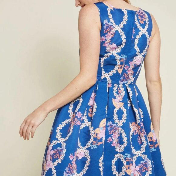 ModCloth "Beautiful You" Fit and Flare Dress Size Medium in Floral Helix - Picture 3 of 7